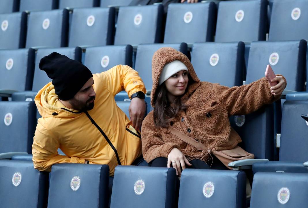 Fenerbahçe Fatih Karagümrük maçından çok özel fotoğraflar: Geri dönüş coşkusu tribünlere böyle yansıdı 3